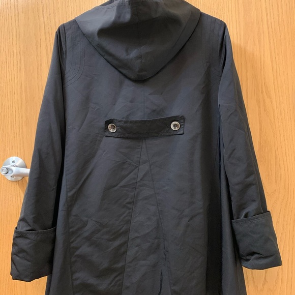 Women’s Jones New York Black Swing Rain Coat Sz M - Picture 2 of 3